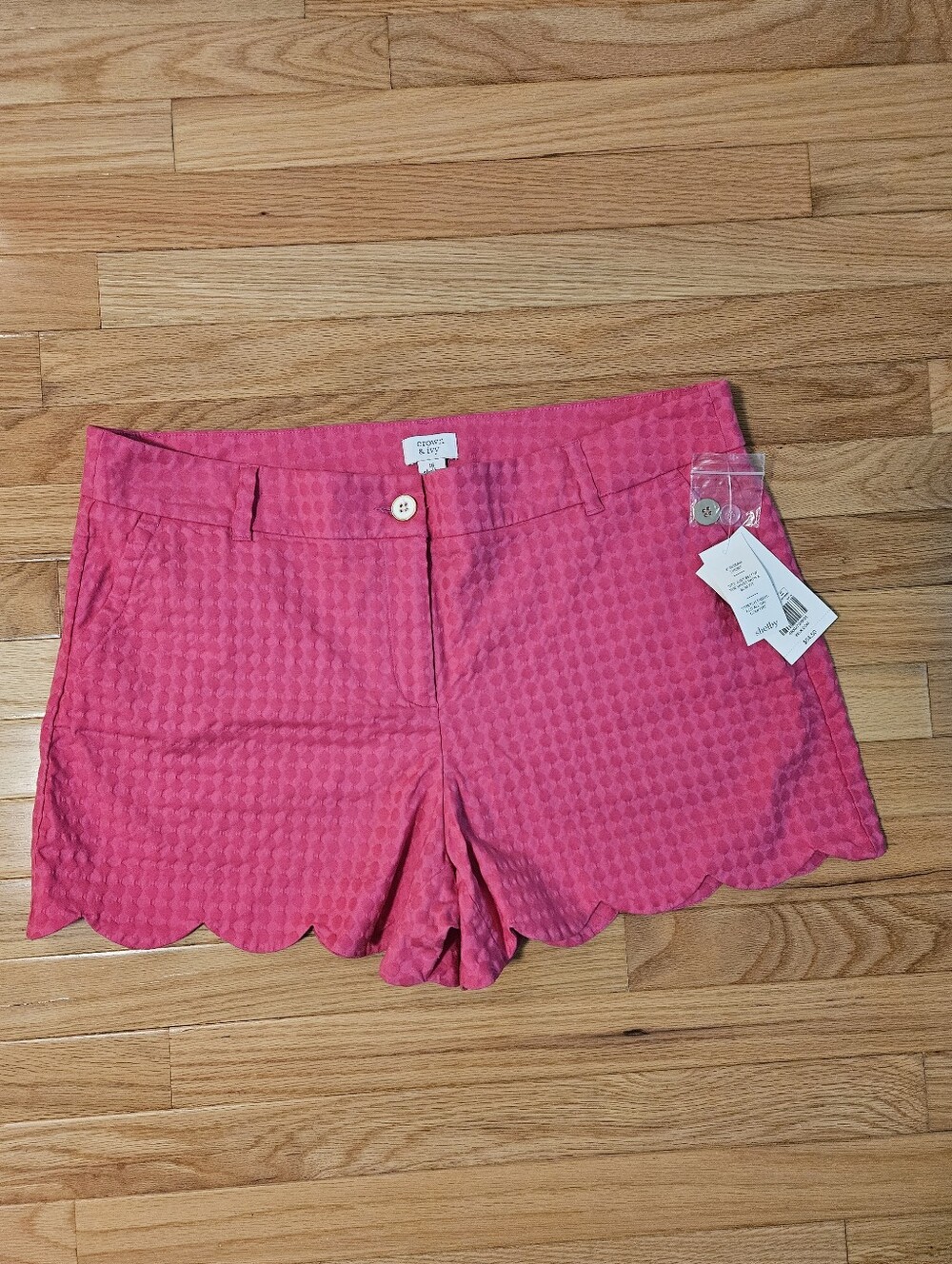 Crown & Ivy Women's Shelby Scallop Hem Shorts Pink 4" Size 16 NWT